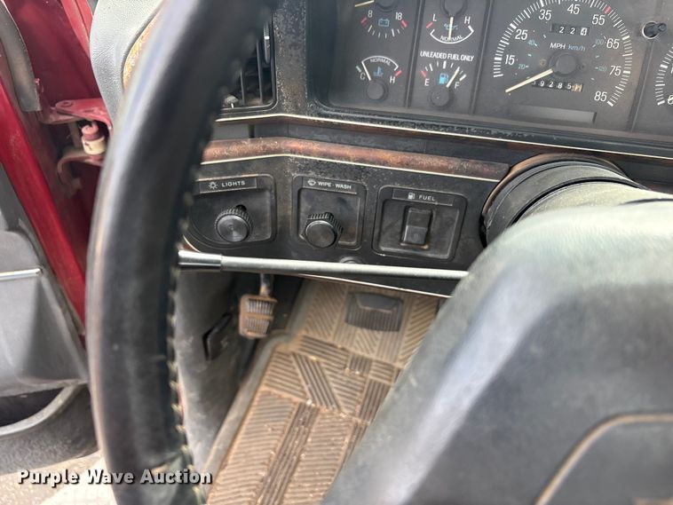 image for item FC2363 1990 Ford F250 flatbed pickup truck