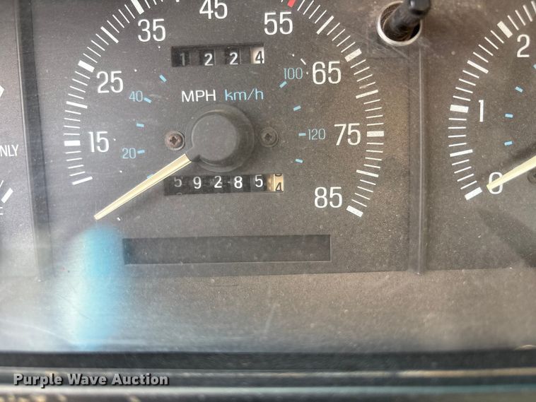 image for item FC2363 1990 Ford F250 flatbed pickup truck