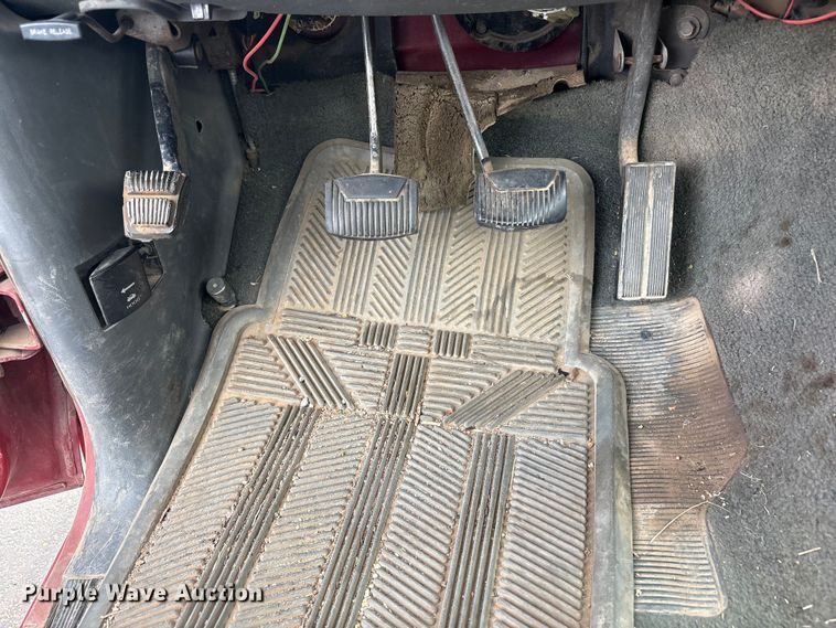 image for item FC2363 1990 Ford F250 flatbed pickup truck