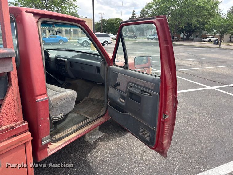 image for item FC2363 1990 Ford F250 flatbed pickup truck