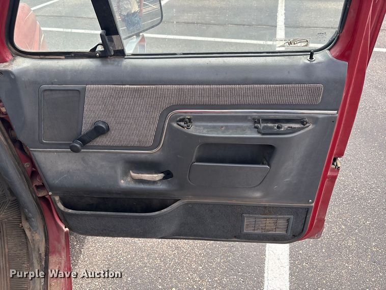 image for item FC2363 1990 Ford F250 flatbed pickup truck