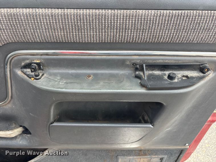image for item FC2363 1990 Ford F250 flatbed pickup truck