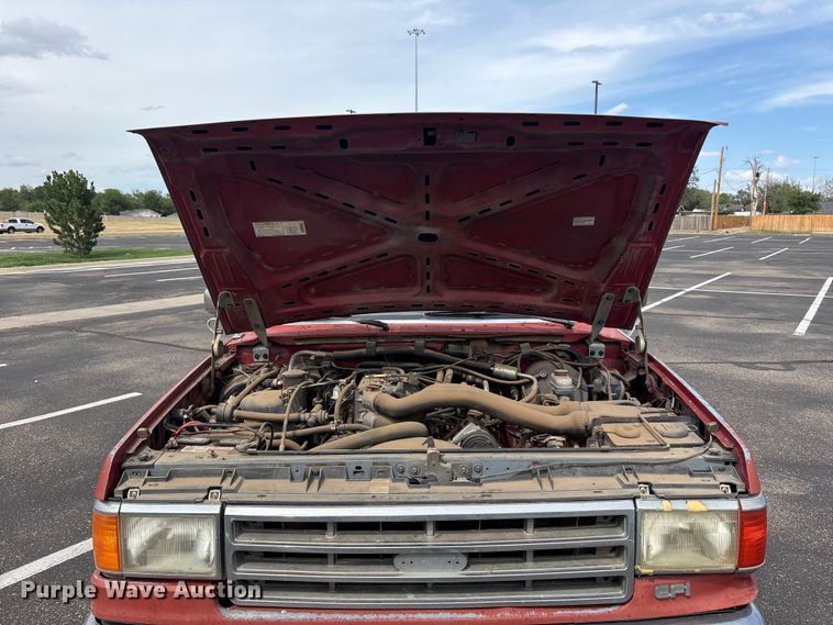 image for item FC2363 1990 Ford F250 flatbed pickup truck