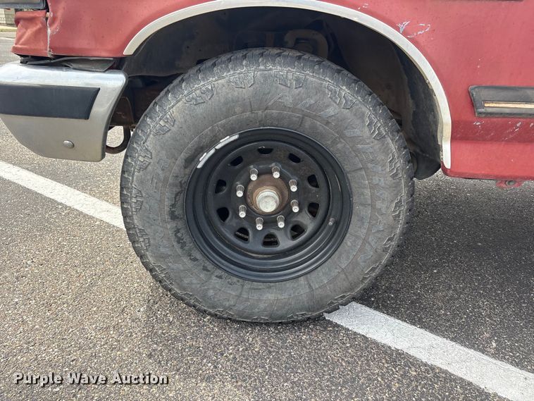 image for item FC2363 1990 Ford F250 flatbed pickup truck