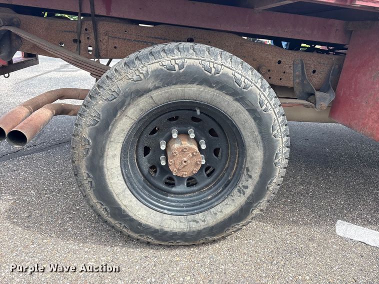 image for item FC2363 1990 Ford F250 flatbed pickup truck