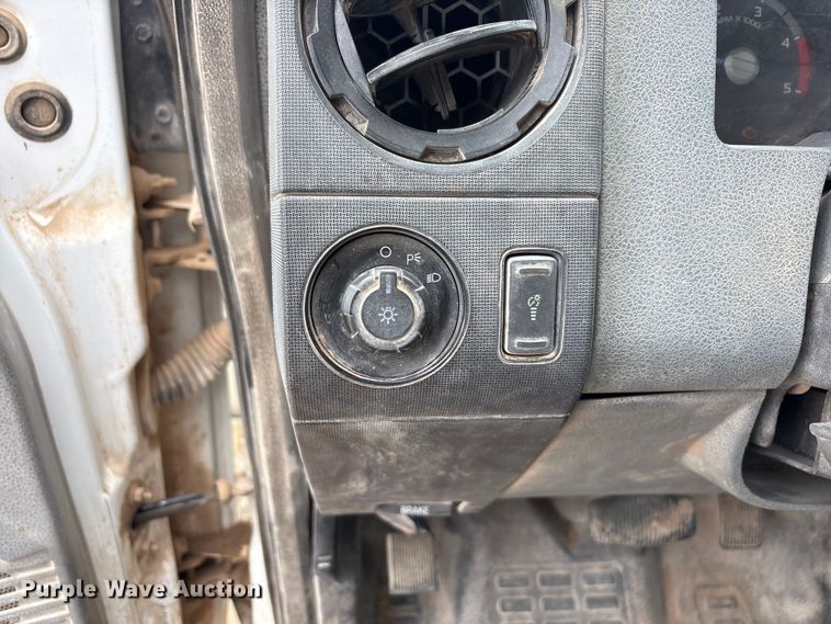 image for item FC2382 2012 Ford F250 Super Duty flatbed pickup truck