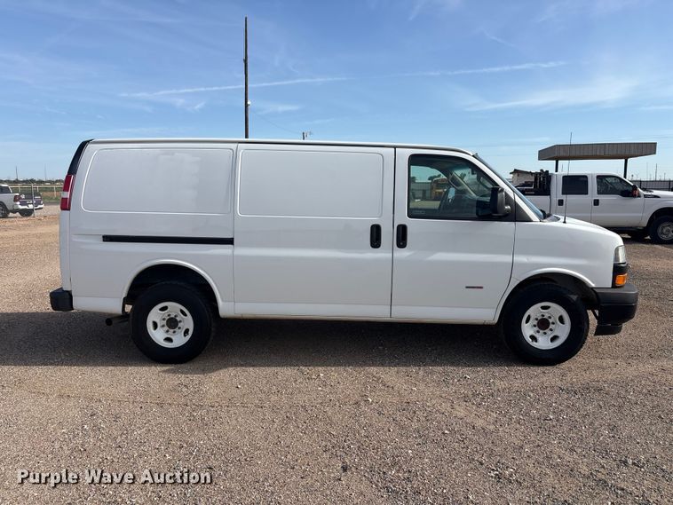 image for item FC2399 2019 Chevrolet Express van