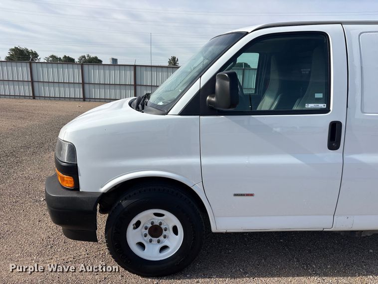 image for item FC2399 2019 Chevrolet Express van