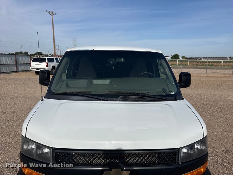 image for item FC2399 2019 Chevrolet Express van