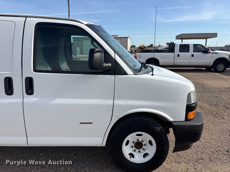 image for item FC2399 2019 Chevrolet Express van