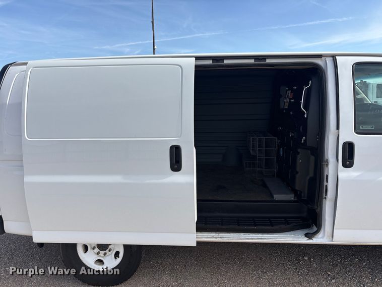 image for item FC2399 2019 Chevrolet Express van