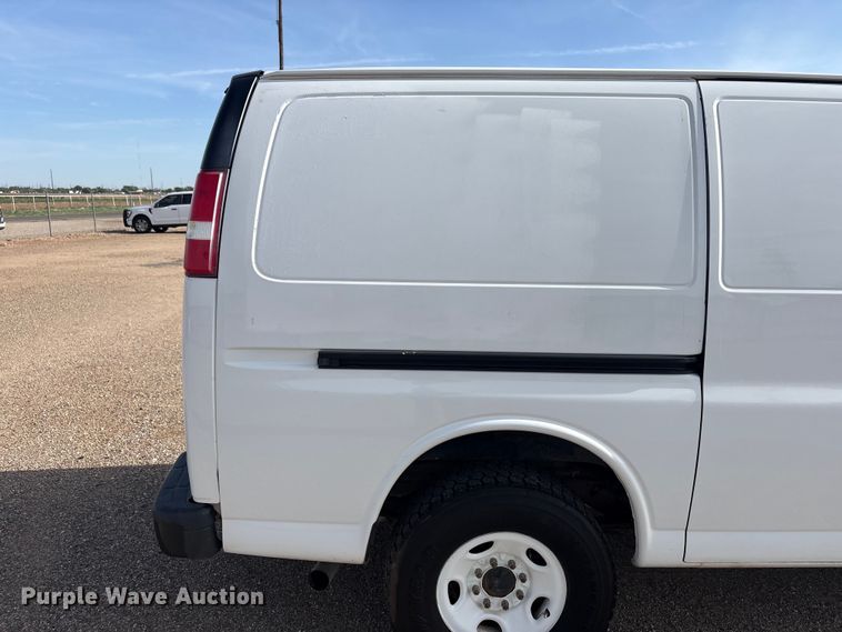 image for item FC2399 2019 Chevrolet Express van