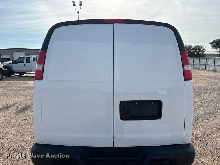 image for item FC2399 2019 Chevrolet Express van
