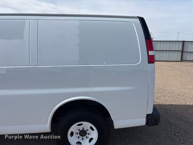 image for item FC2399 2019 Chevrolet Express van