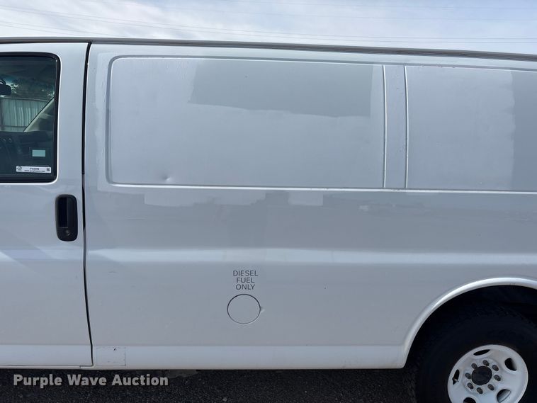 image for item FC2399 2019 Chevrolet Express van