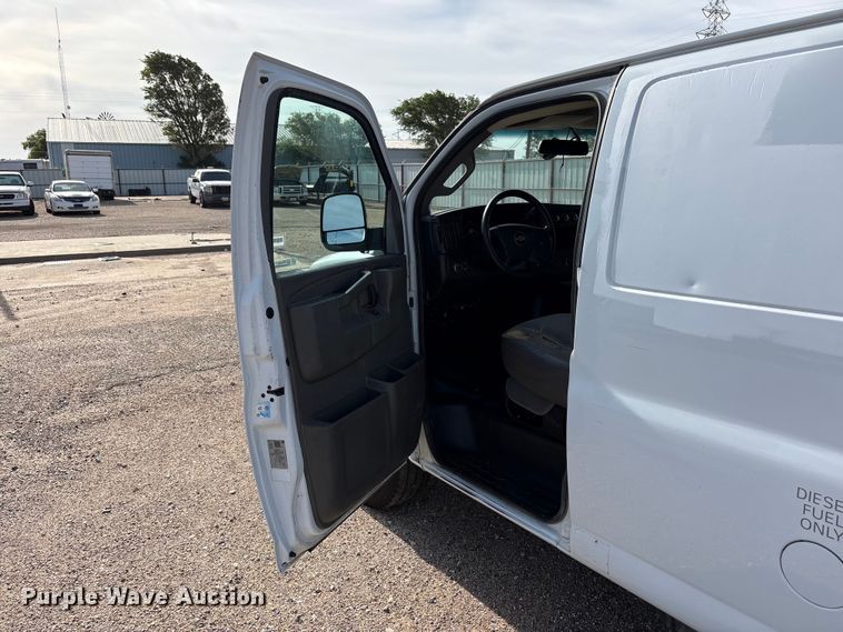 image for item FC2399 2019 Chevrolet Express van