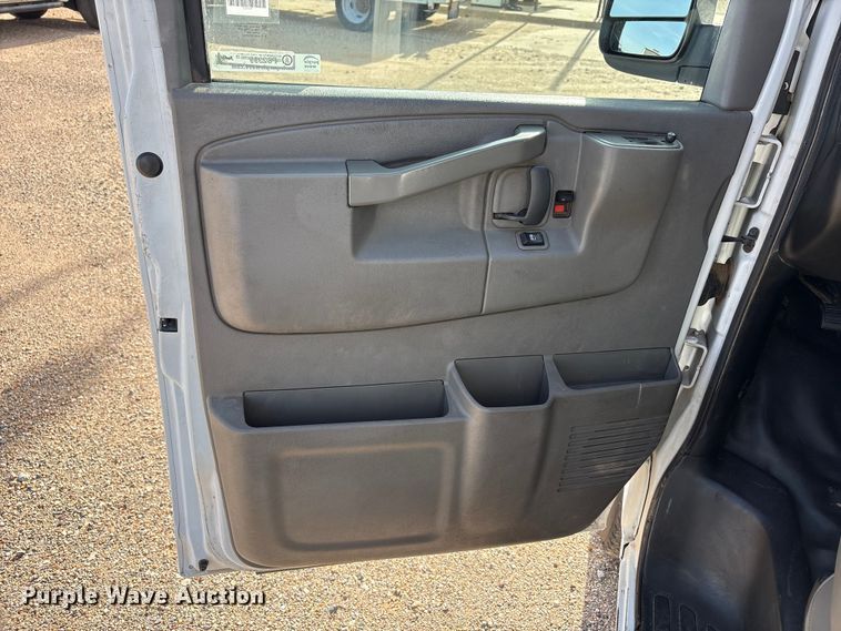 image for item FC2399 2019 Chevrolet Express van