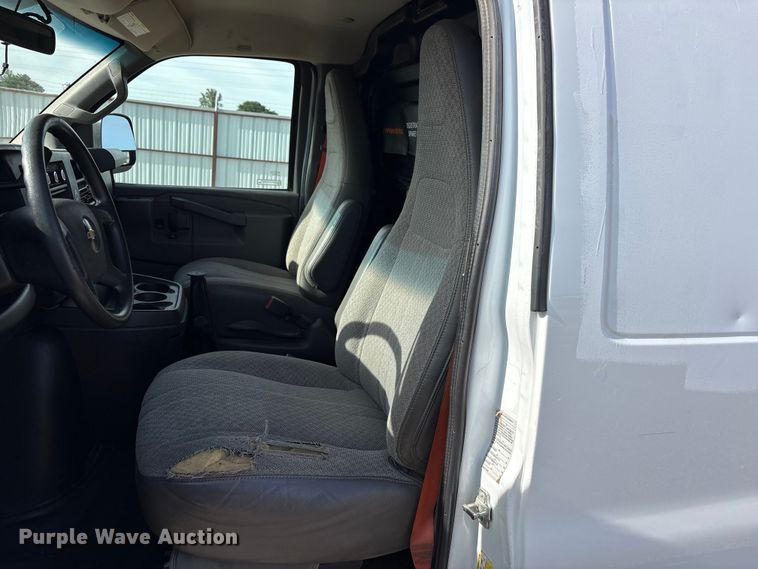 image for item FC2399 2019 Chevrolet Express van
