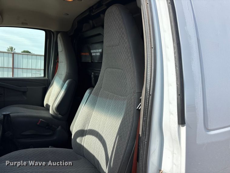 image for item FC2399 2019 Chevrolet Express van
