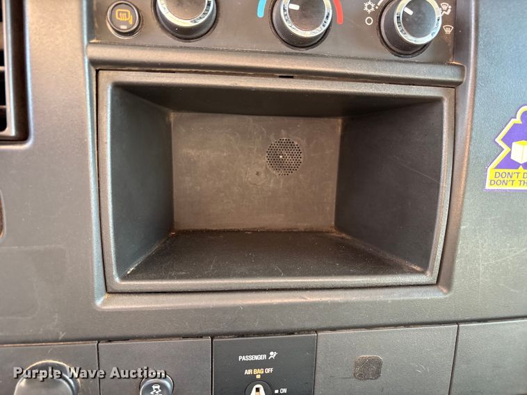 image for item FC2399 2019 Chevrolet Express van