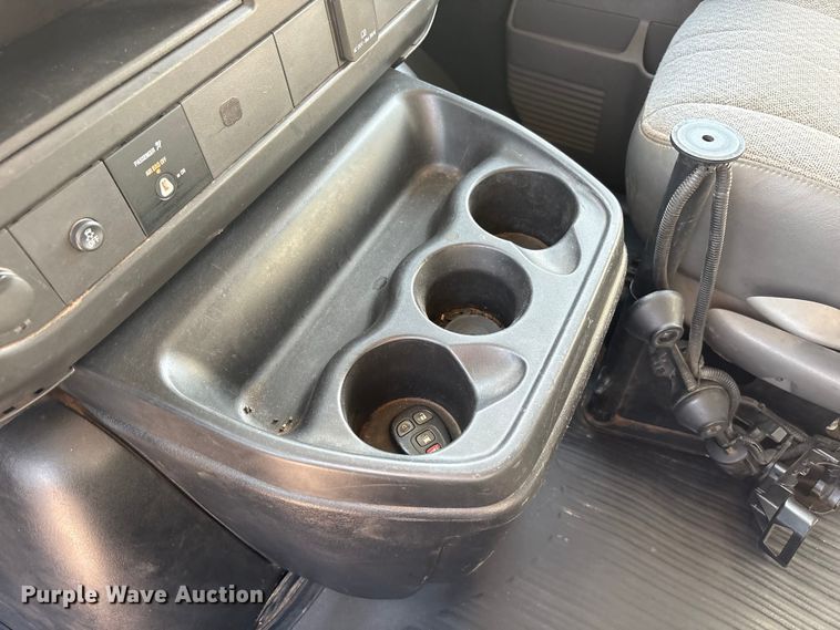 image for item FC2399 2019 Chevrolet Express van