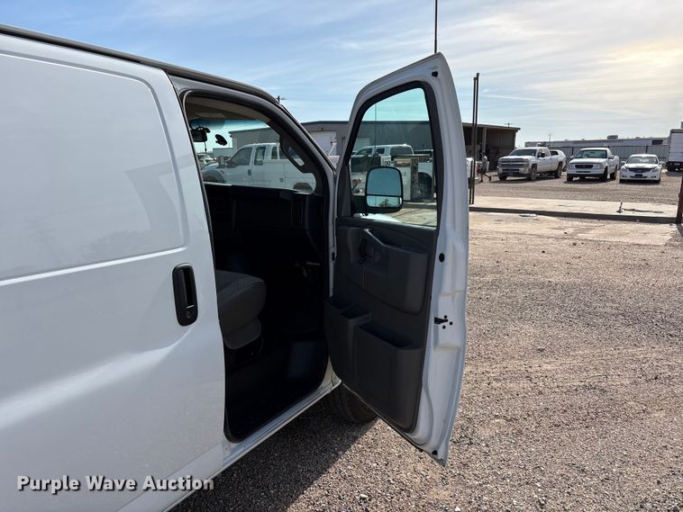 image for item FC2399 2019 Chevrolet Express van