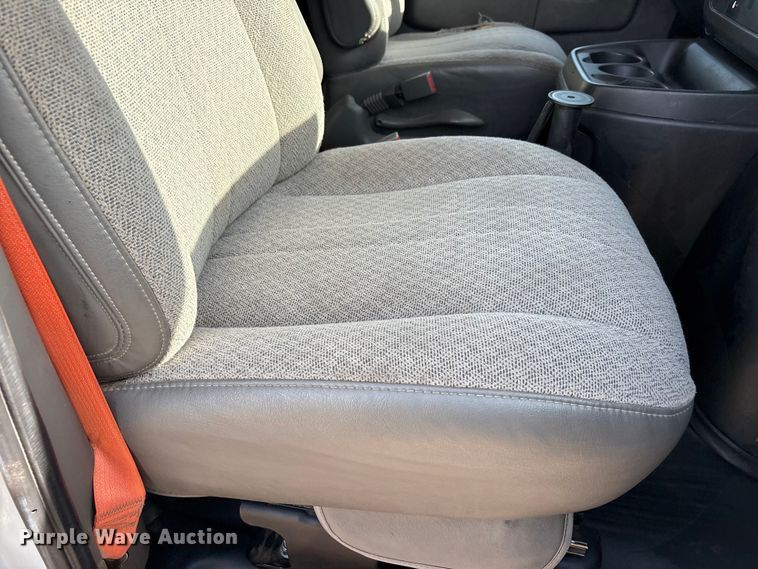 image for item FC2399 2019 Chevrolet Express van