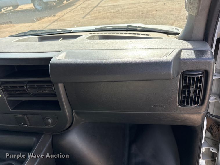 image for item FC2399 2019 Chevrolet Express van