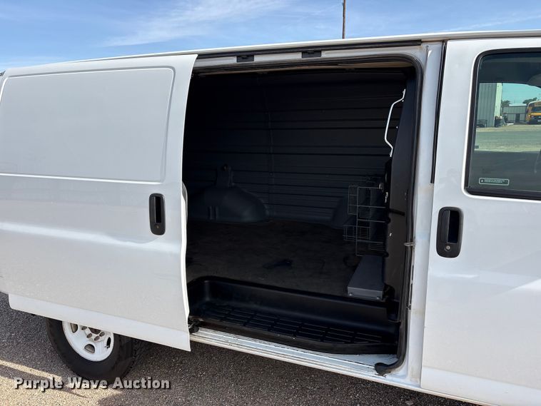 image for item FC2399 2019 Chevrolet Express van