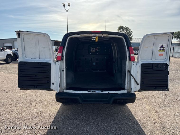 image for item FC2399 2019 Chevrolet Express van