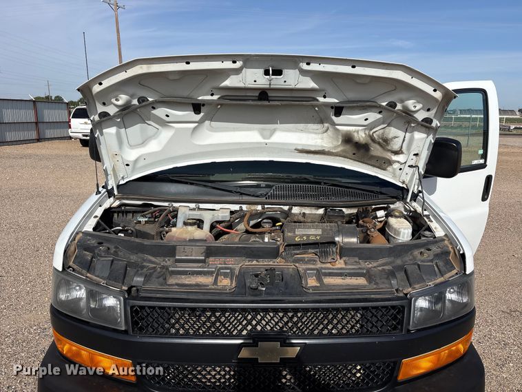image for item FC2399 2019 Chevrolet Express van
