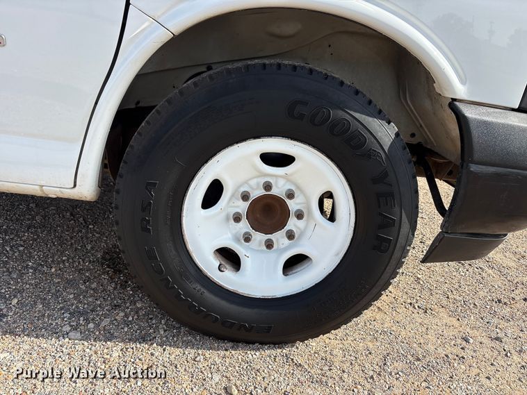 image for item FC2399 2019 Chevrolet Express van