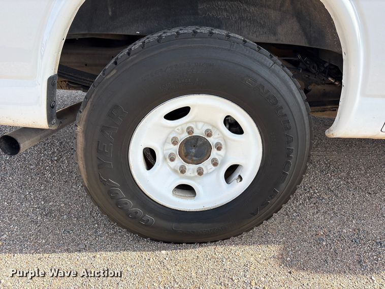 image for item FC2399 2019 Chevrolet Express van