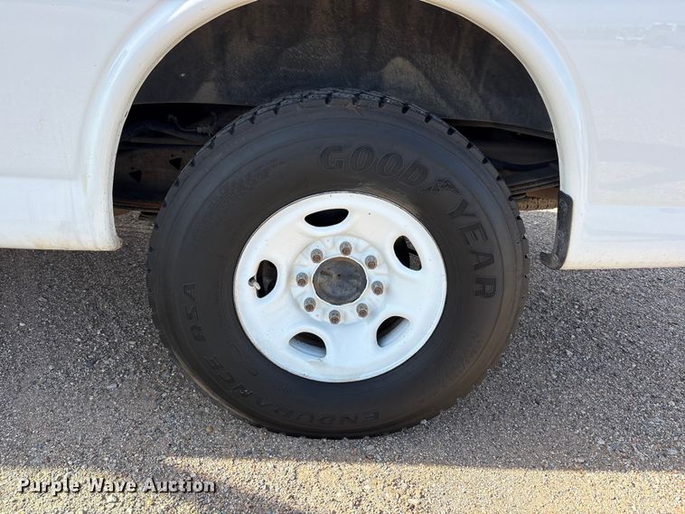 image for item FC2399 2019 Chevrolet Express van