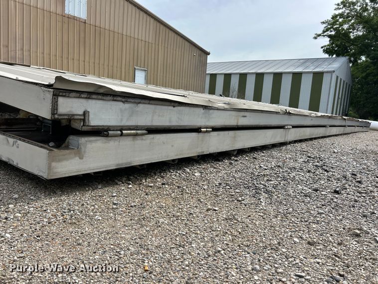 image for item FC2712 Hanging garage door