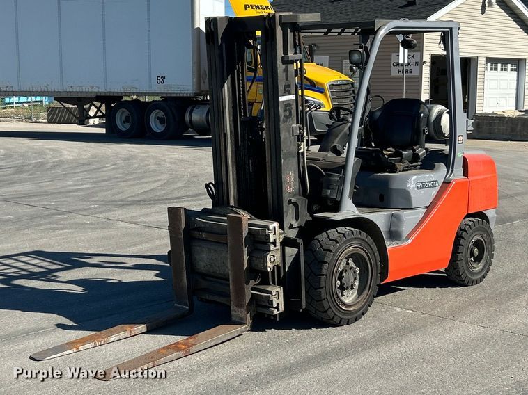 image for item FC2728 Toyota 8F-GU30 forklift