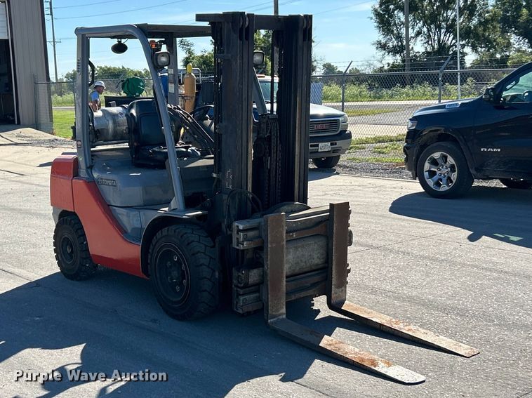 image for item FC2728 Toyota 8F-GU30 forklift