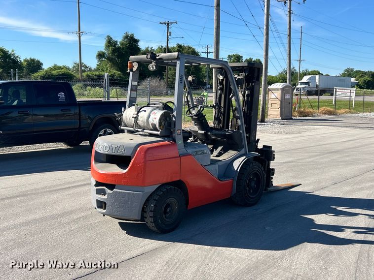 image for item FC2728 Toyota 8F-GU30 forklift