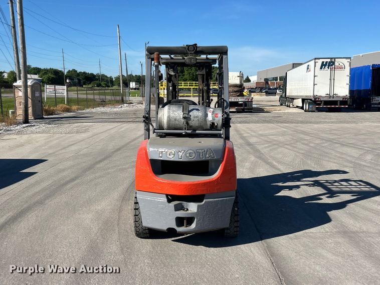 image for item FC2728 Toyota 8F-GU30 forklift