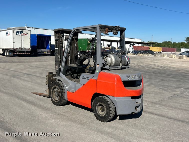 image for item FC2728 Toyota 8F-GU30 forklift