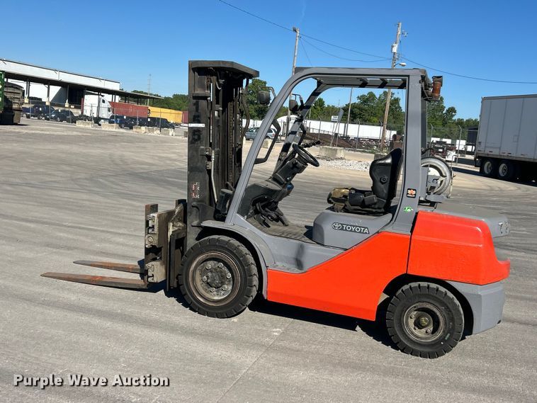 image for item FC2728 Toyota 8F-GU30 forklift