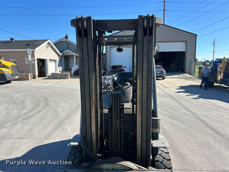 image for item FC2728 Toyota 8F-GU30 forklift