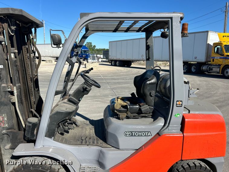 image for item FC2728 Toyota 8F-GU30 forklift