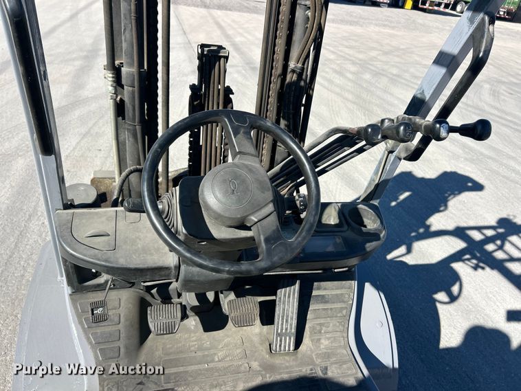 image for item FC2728 Toyota 8F-GU30 forklift