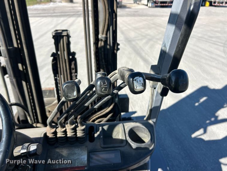 image for item FC2728 Toyota 8F-GU30 forklift