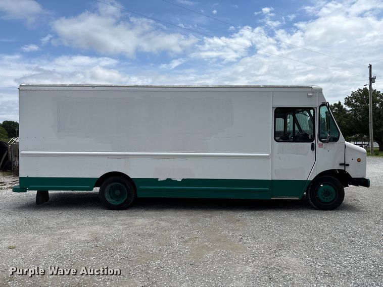 image for item FC5798 2009 Workhorse W42 delivery van