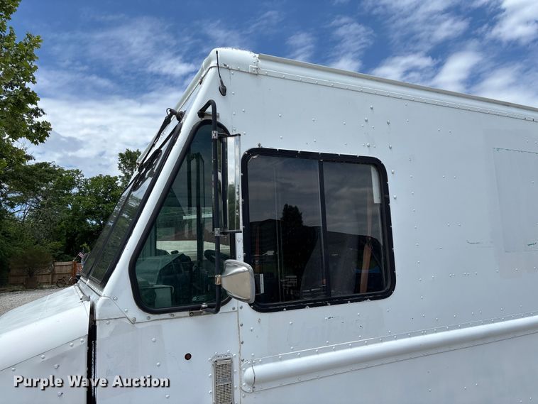 image for item FC5798 2009 Workhorse W42 delivery van