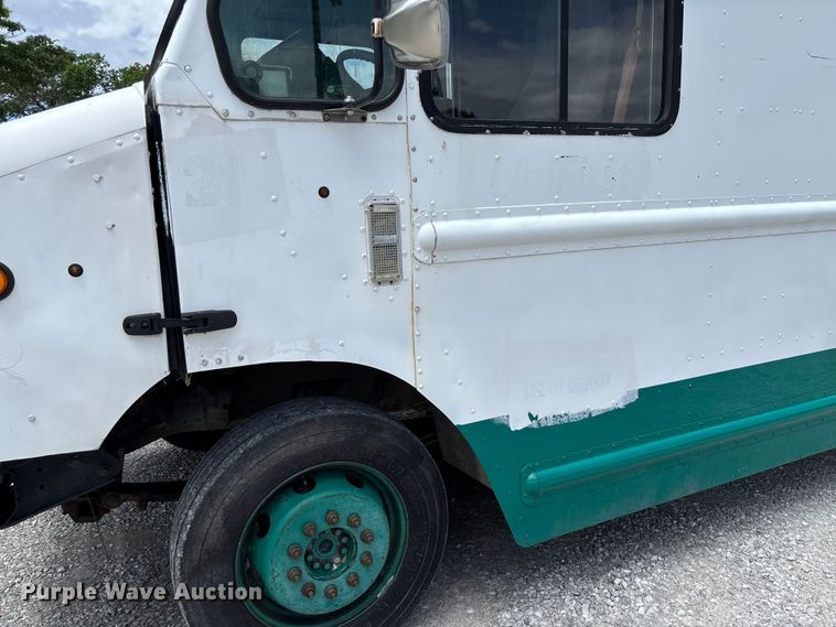 image for item FC5798 2009 Workhorse W42 delivery van
