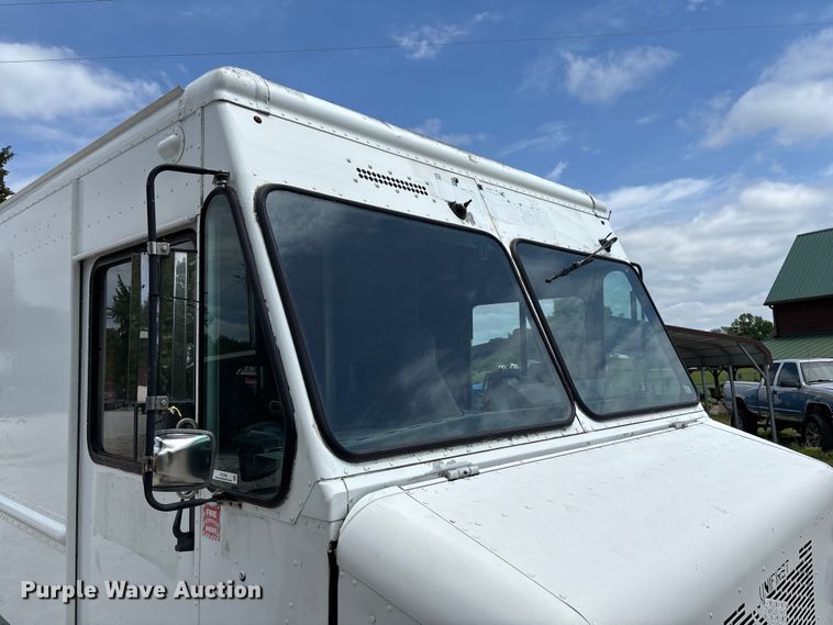 image for item FC5798 2009 Workhorse W42 delivery van