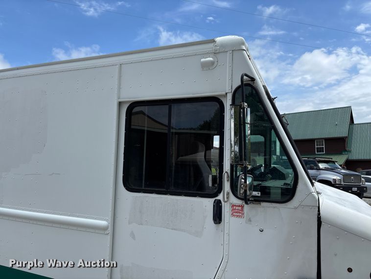 image for item FC5798 2009 Workhorse W42 delivery van